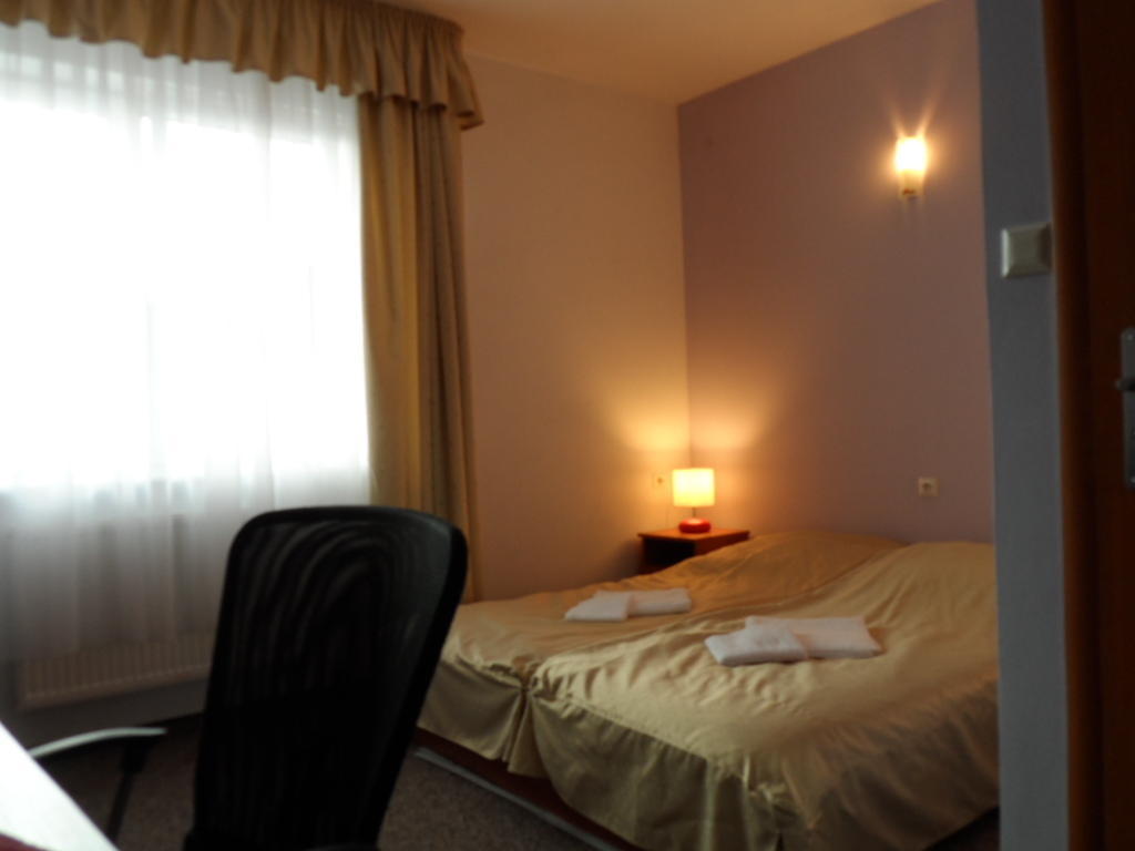 Hotelik Gold Raszyn Quarto foto